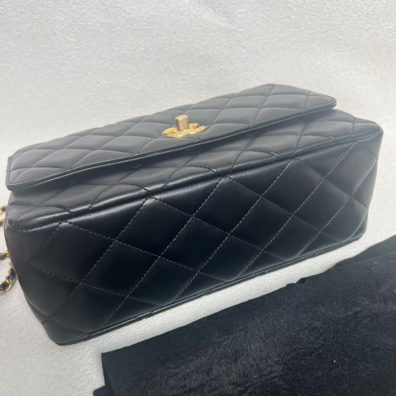 Chanel Classic Flap 12301904 Black Leather Shoulder Bag