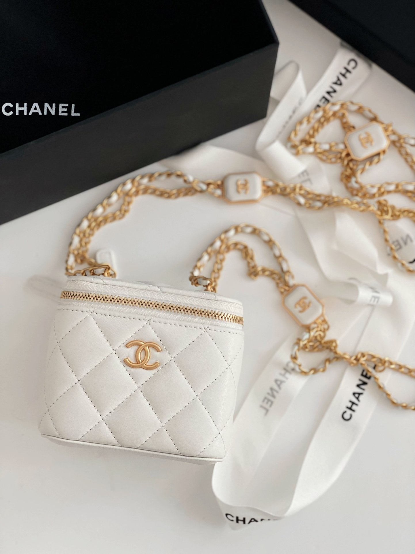 CHLSmall Vanity With Chain White For Women, Women’s Bags 4.3in/11cm