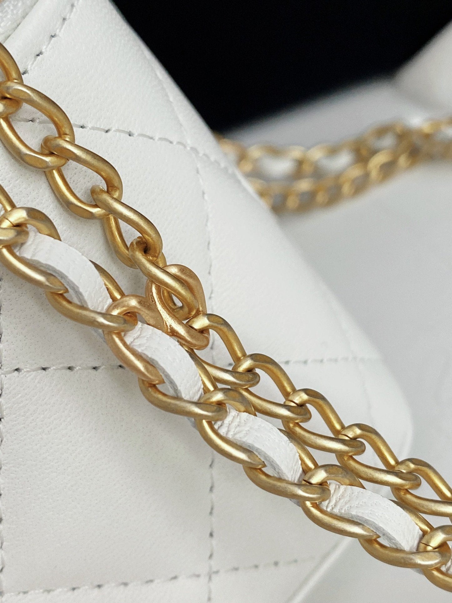 CHLSmall Vanity With Chain White For Women, Women’s Bags 4.3in/11cm