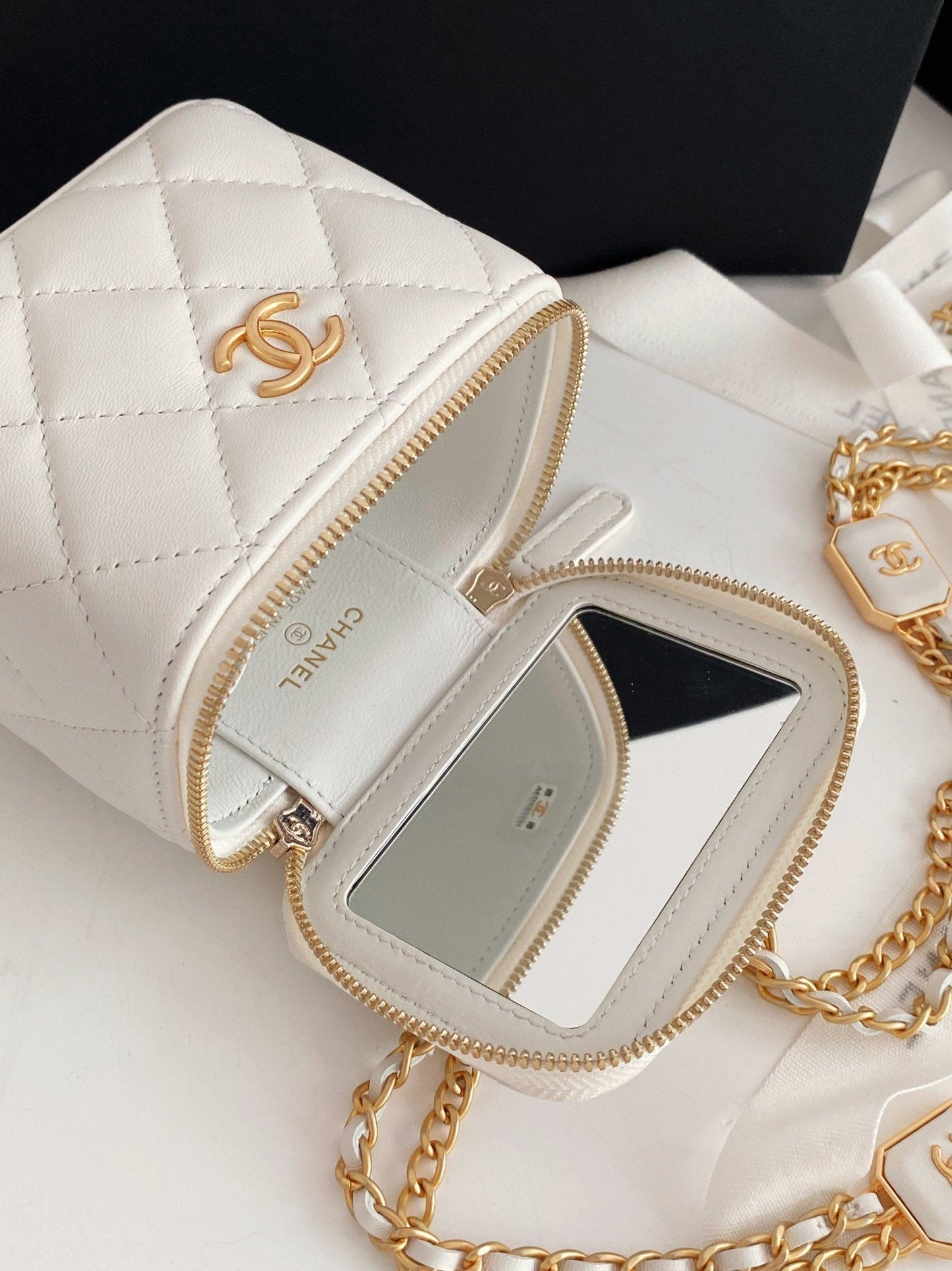 CHLSmall Vanity With Chain White For Women, Women’s Bags 4.3in/11cm