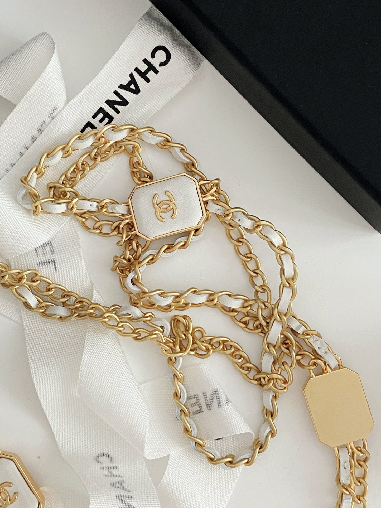 CHLSmall Vanity With Chain White For Women, Women’s Bags 4.3in/11cm