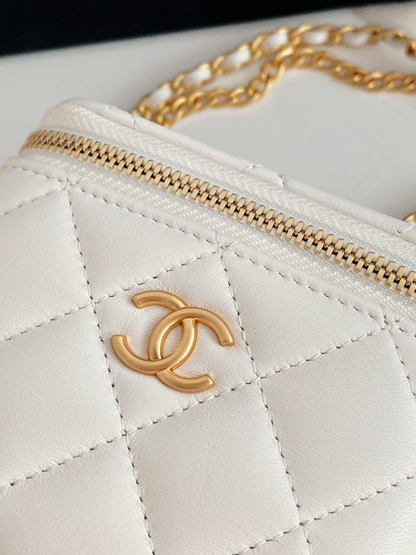 CHLSmall Vanity With Chain White For Women, Women’s Bags 4.3in/11cm