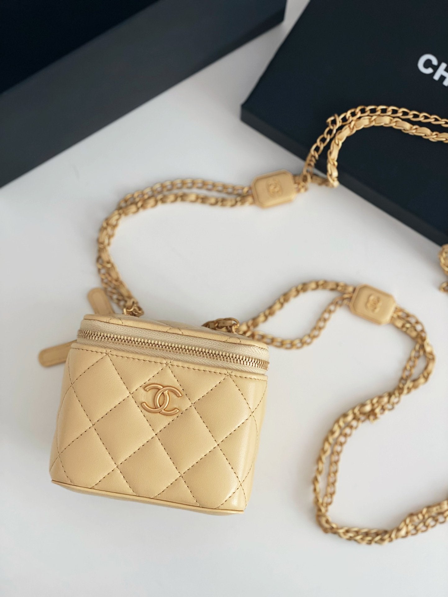 CHLSmall Vanity With Chain Yellow For Women Bags 4.3in/11cm