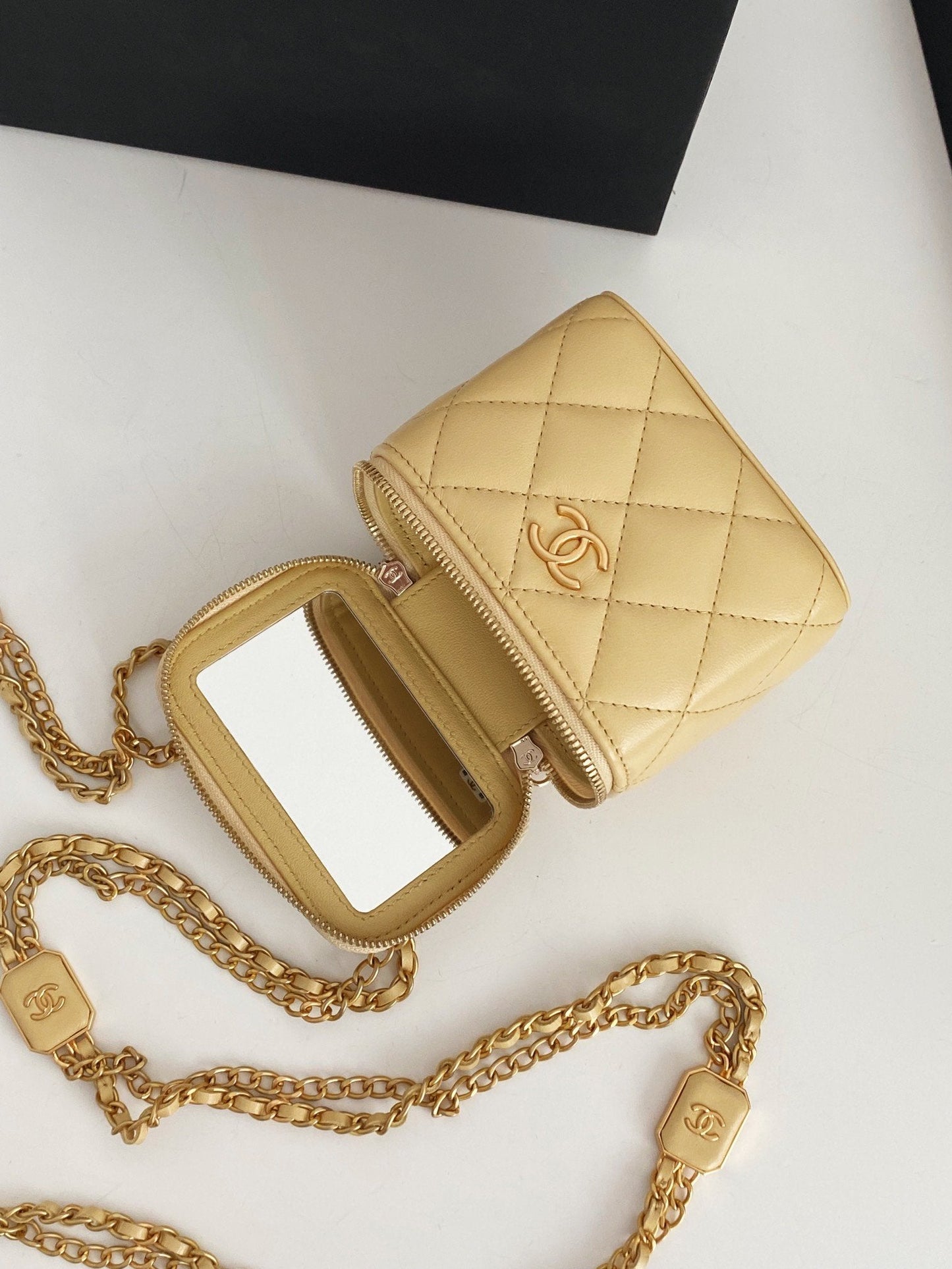 CHLSmall Vanity With Chain Yellow For Women Bags 4.3in/11cm