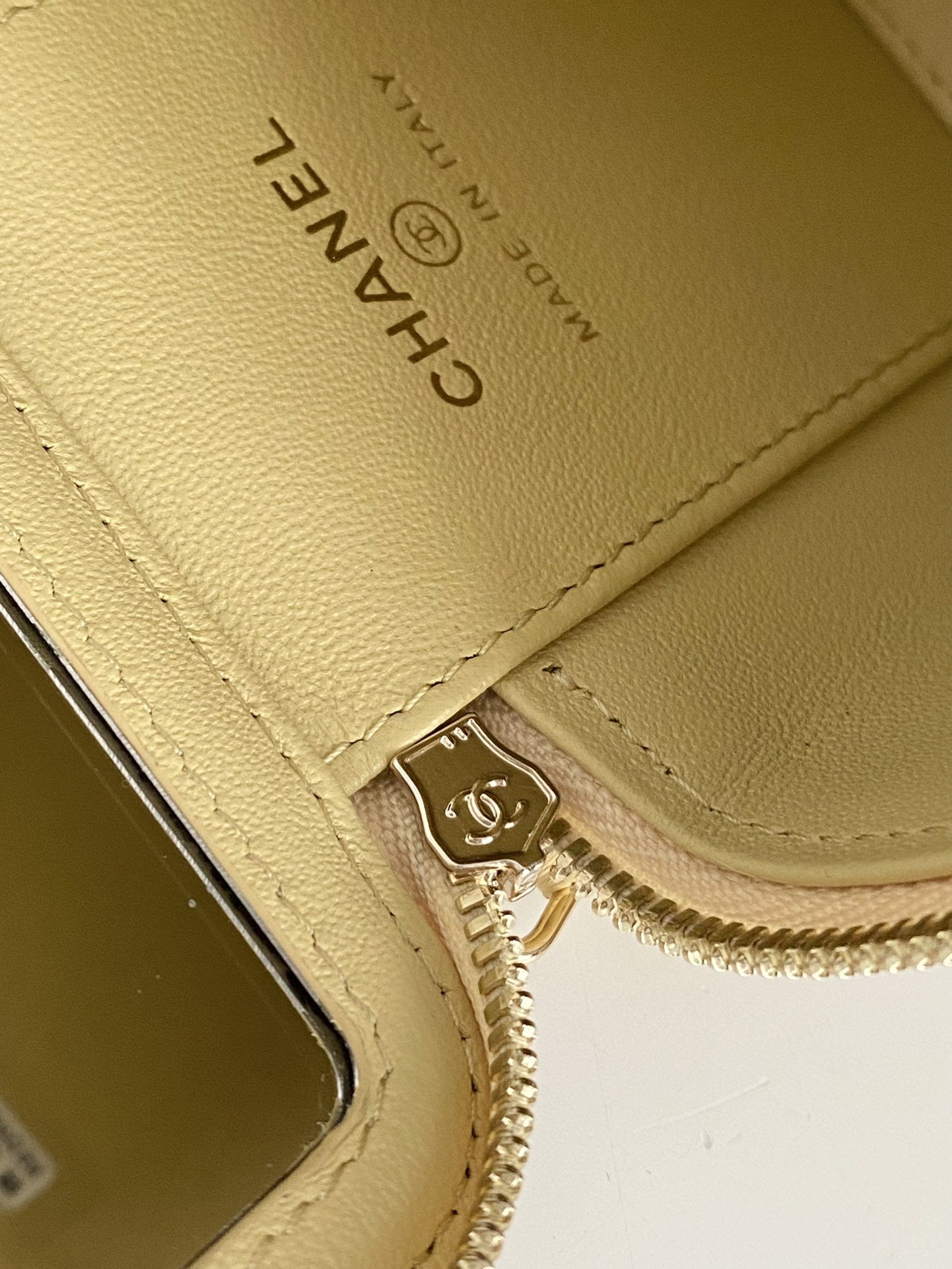 CHLSmall Vanity With Chain Yellow For Women Bags 4.3in/11cm