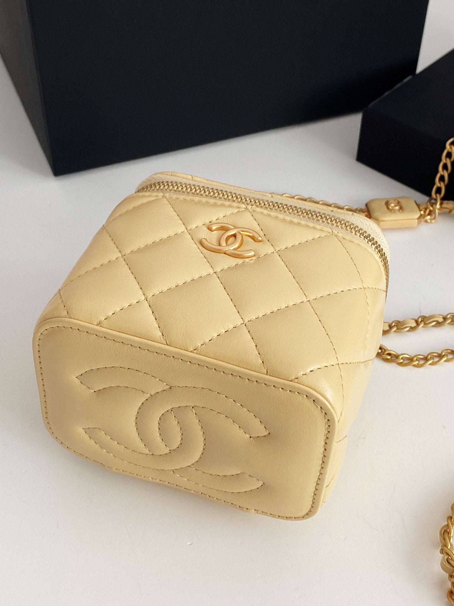 CHLSmall Vanity With Chain Yellow For Women Bags 4.3in/11cm