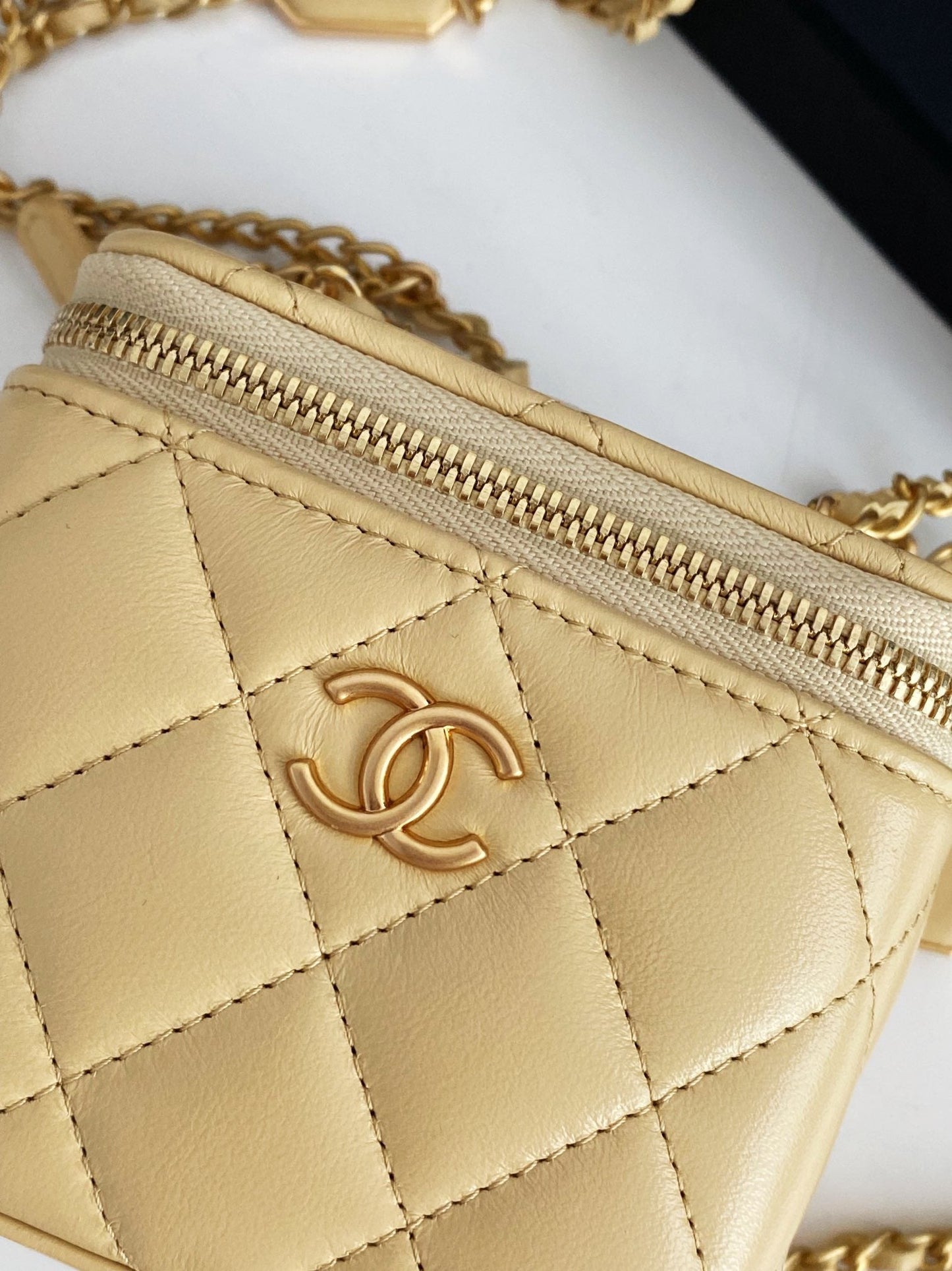 CHLSmall Vanity With Chain Yellow For Women Bags 4.3in/11cm