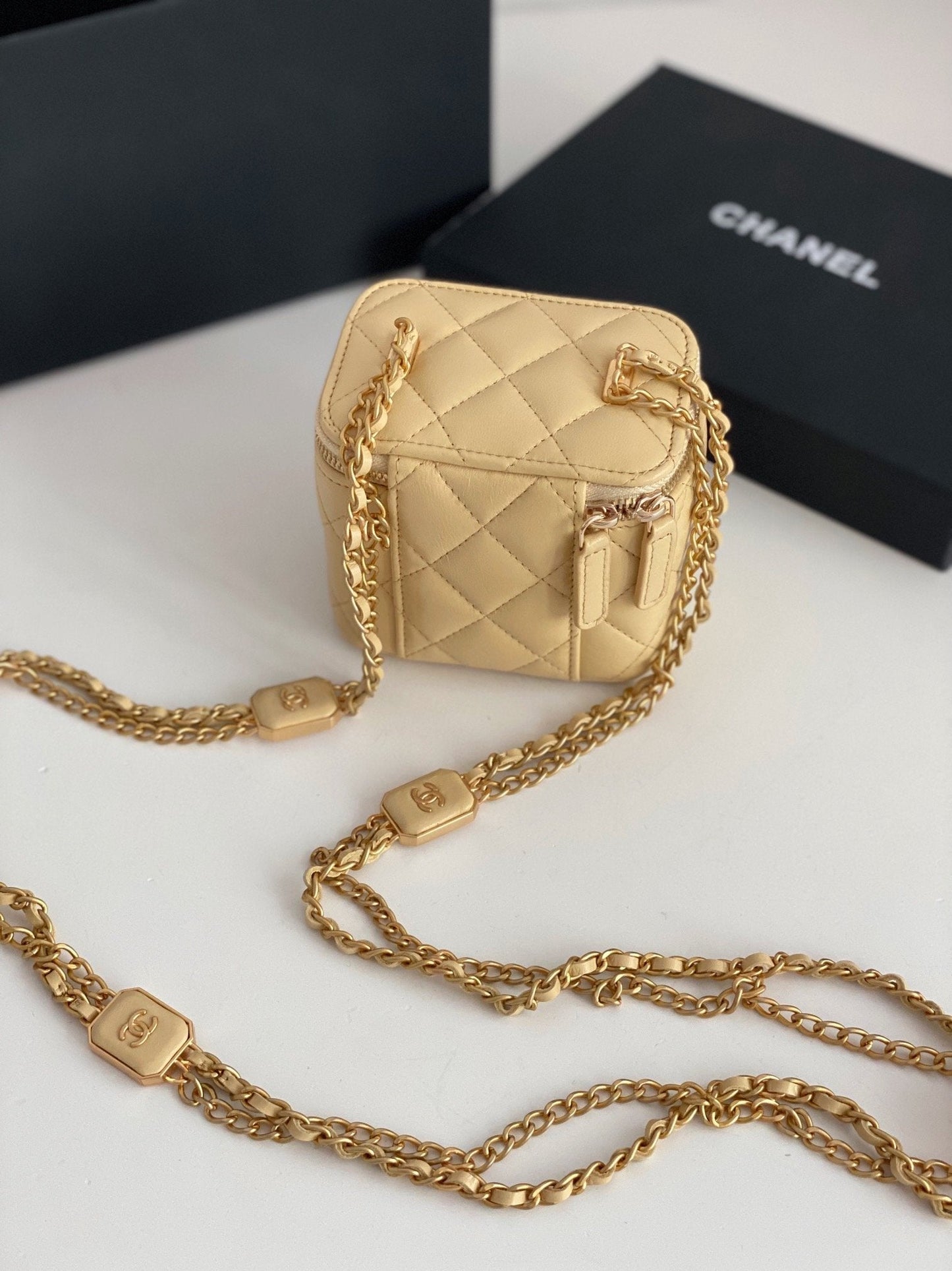 CHLSmall Vanity With Chain Yellow For Women Bags 4.3in/11cm