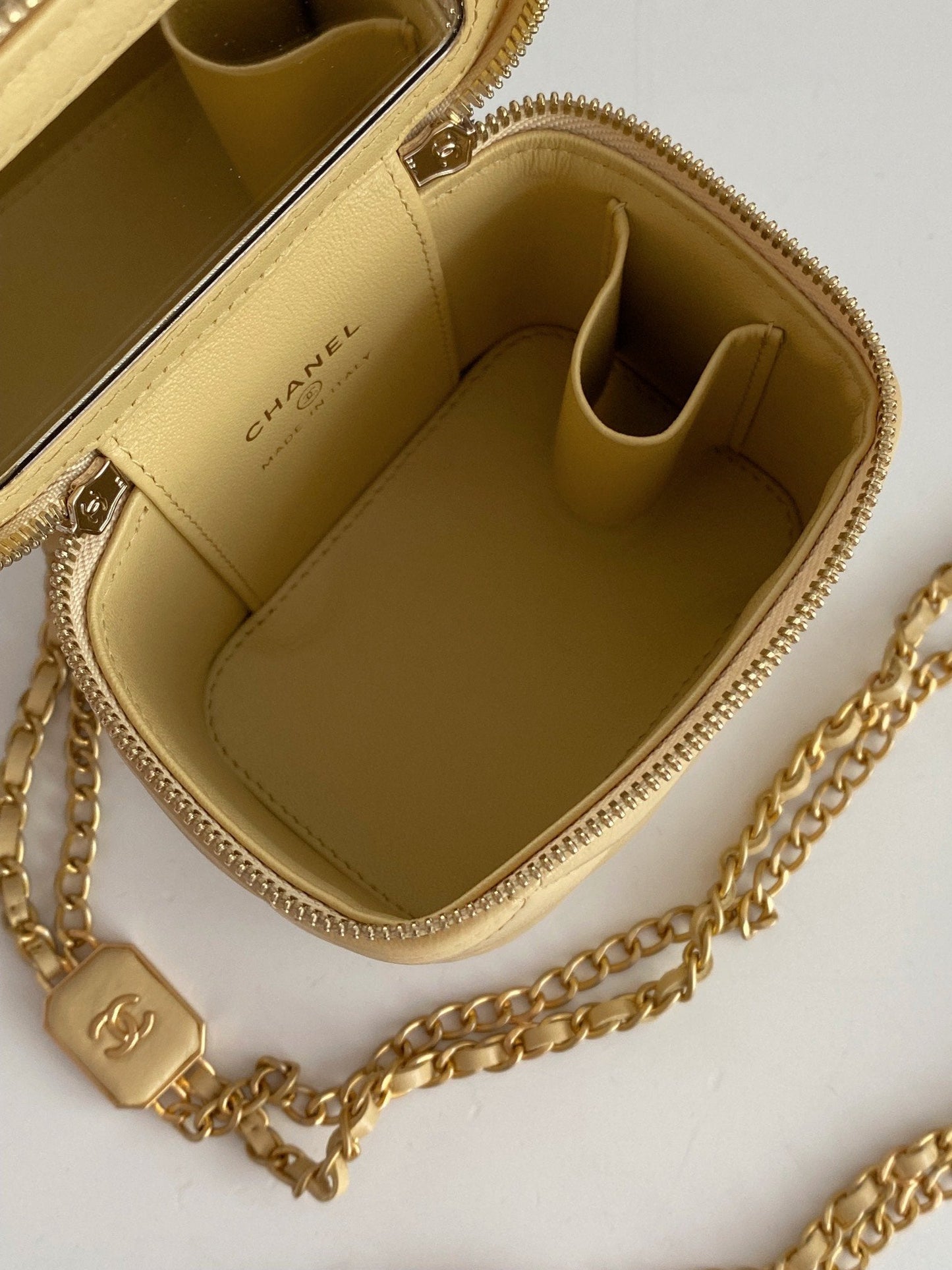 CHLSmall Vanity With Chain Yellow For Women Bags 4.3in/11cm