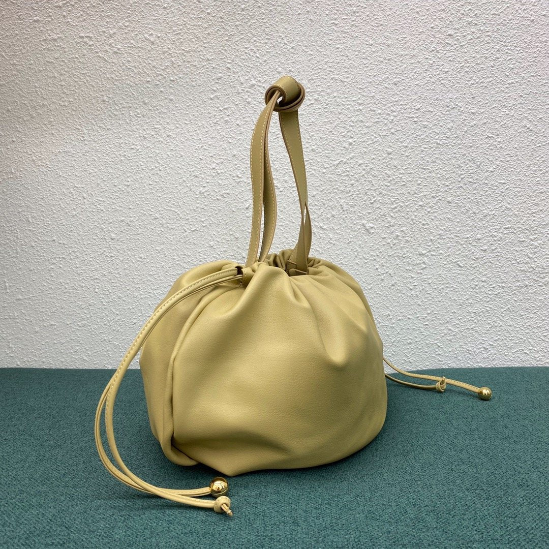 Top Quality MeTop Qualityum Pouch Beige, For Women, Women’s Bags 15.7in/40cm