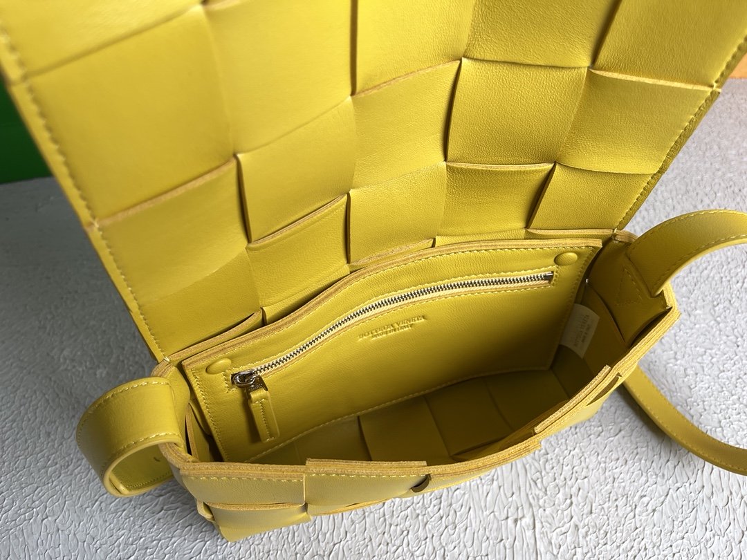 Top Quality Cassette Yellow, For Women, Women’s Bags 9.1in/23cm
