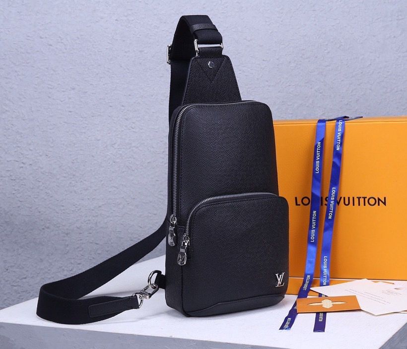 Top Quality Avenue Sling Bag Taiga Black For Men, Bags, Messenger And Crossbody Bags 12.2in/31cm Top Quality M30443