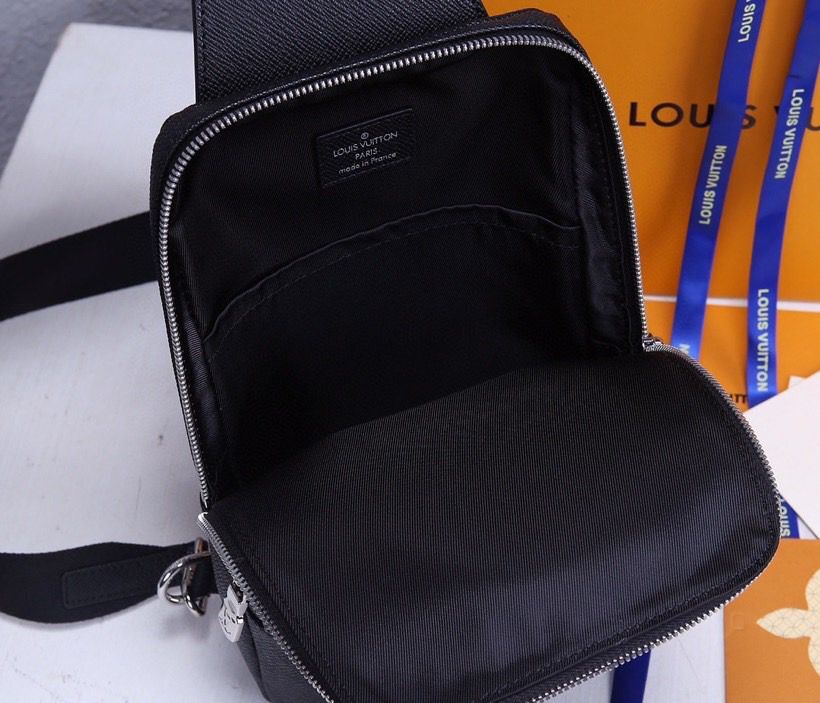 Top Quality Avenue Sling Bag Taiga Black For Men, Bags, Messenger And Crossbody Bags 12.2in/31cm Top Quality M30443